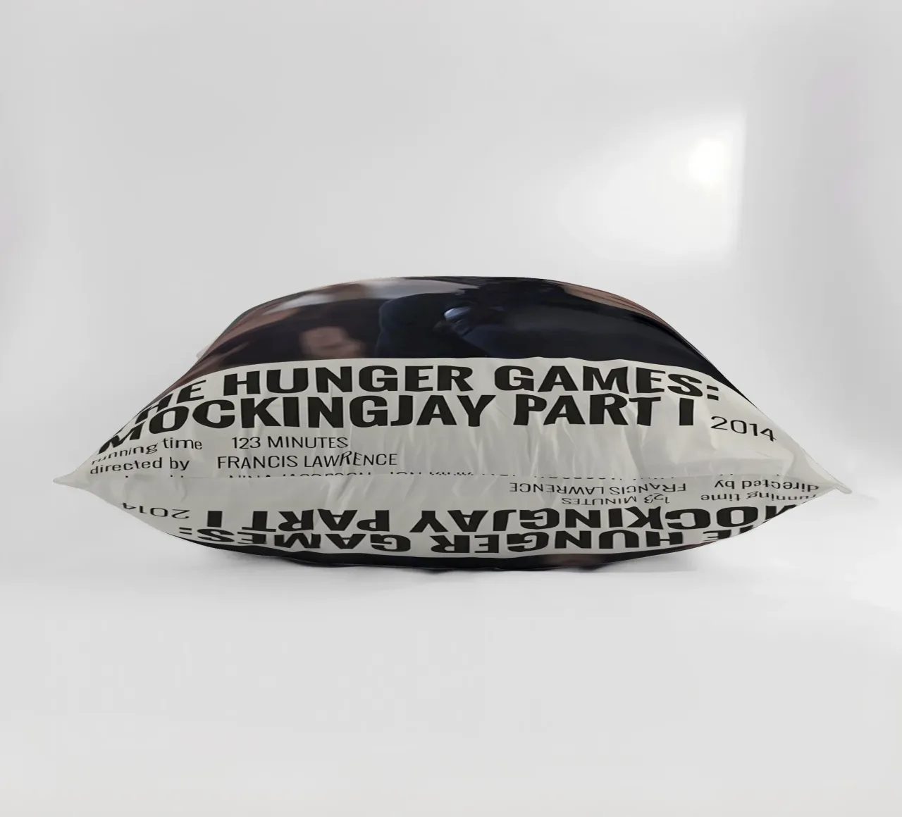 THE HUNGER GAMES MOCKINGJAY PART I 2014 Kissen von MVFminimalist