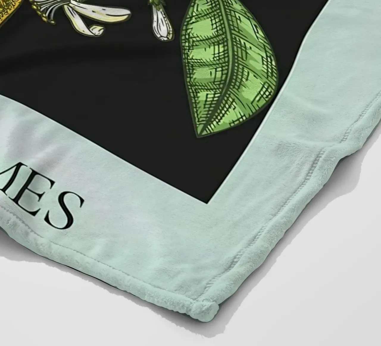 Les Agrumes - Elegante Zitrone Botanical Dark Print Fleecedecke von ClubArt