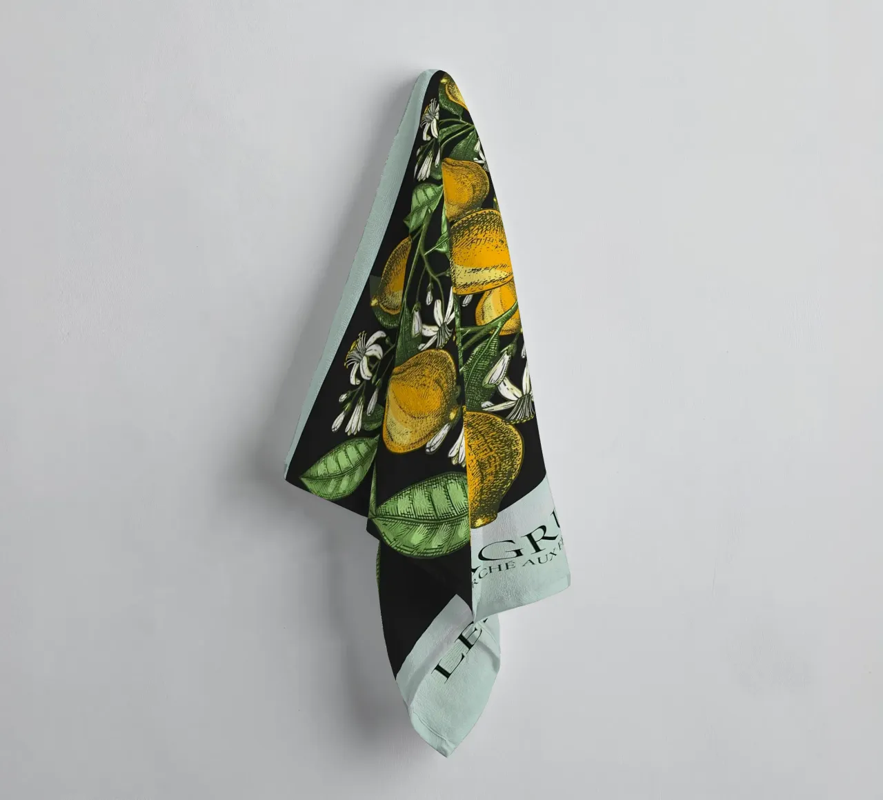 Les Agrumes - Elegante Zitrone Botanical Dark Print Handtuch von ClubArt