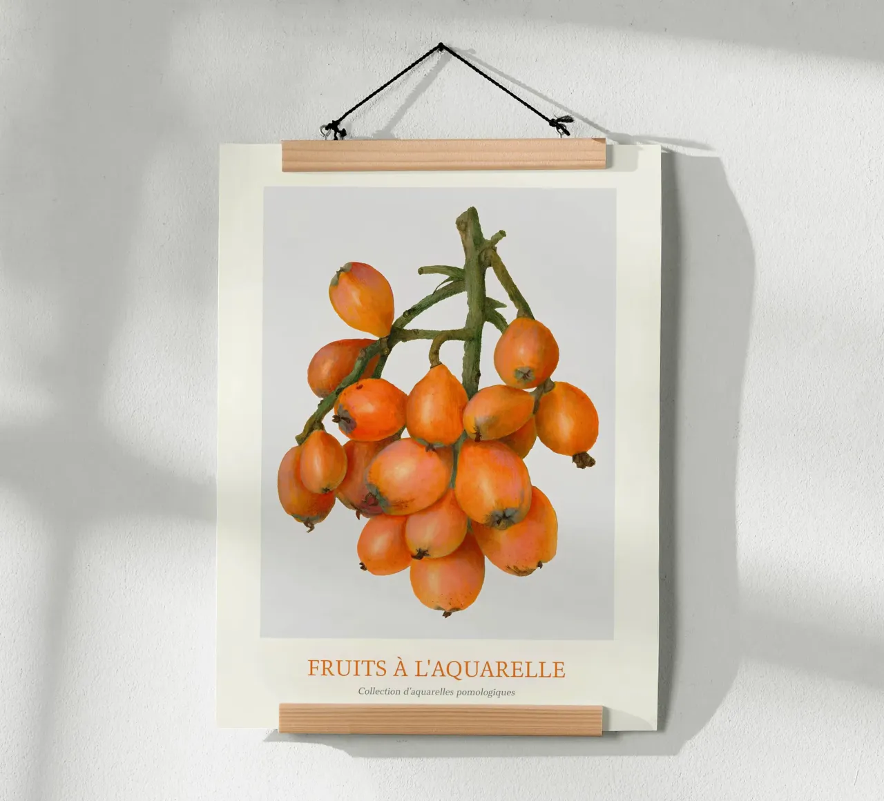 Aquarelle Fruits - Stampa botanica a grappolo di nespole poster con telaio in legno da ClubArt