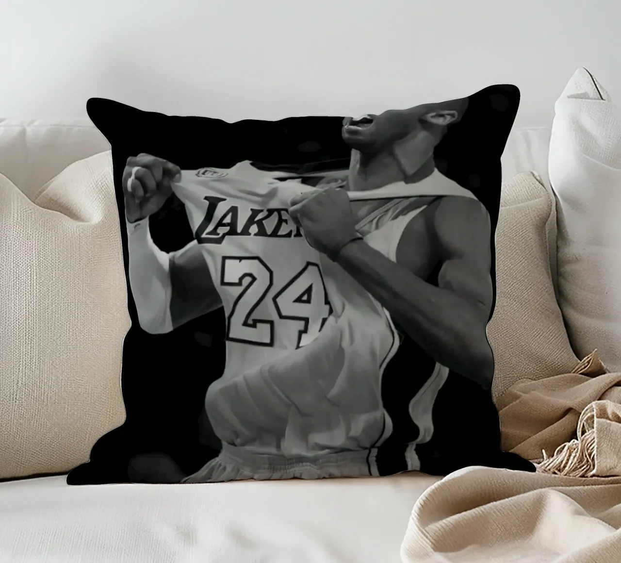 Kobe Bryant 24 in bianco e nero cuscino da maryde shop