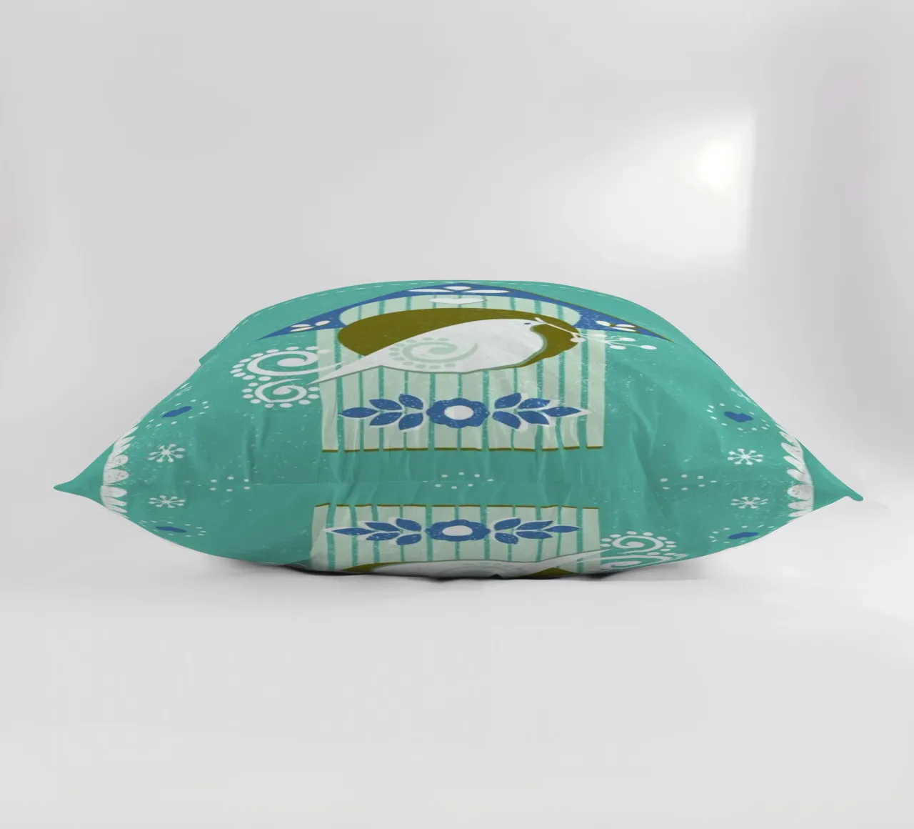 Scandi Birdhouse cuscino da Catherine Aguilar