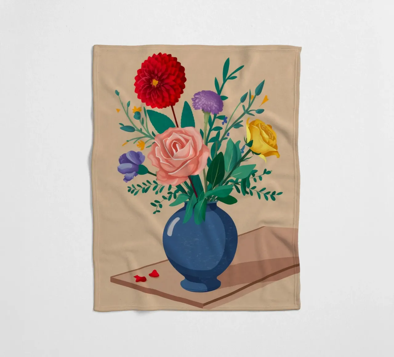 Bouquet misto in vaso blu coperta in pile da Muse Artworks