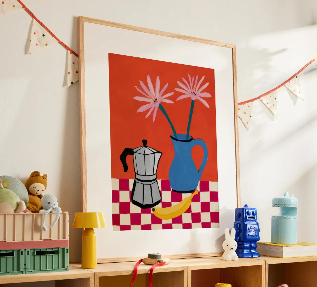 Pentola per moka con piano a scacchi poster con telaio in legno da Muse Artworks