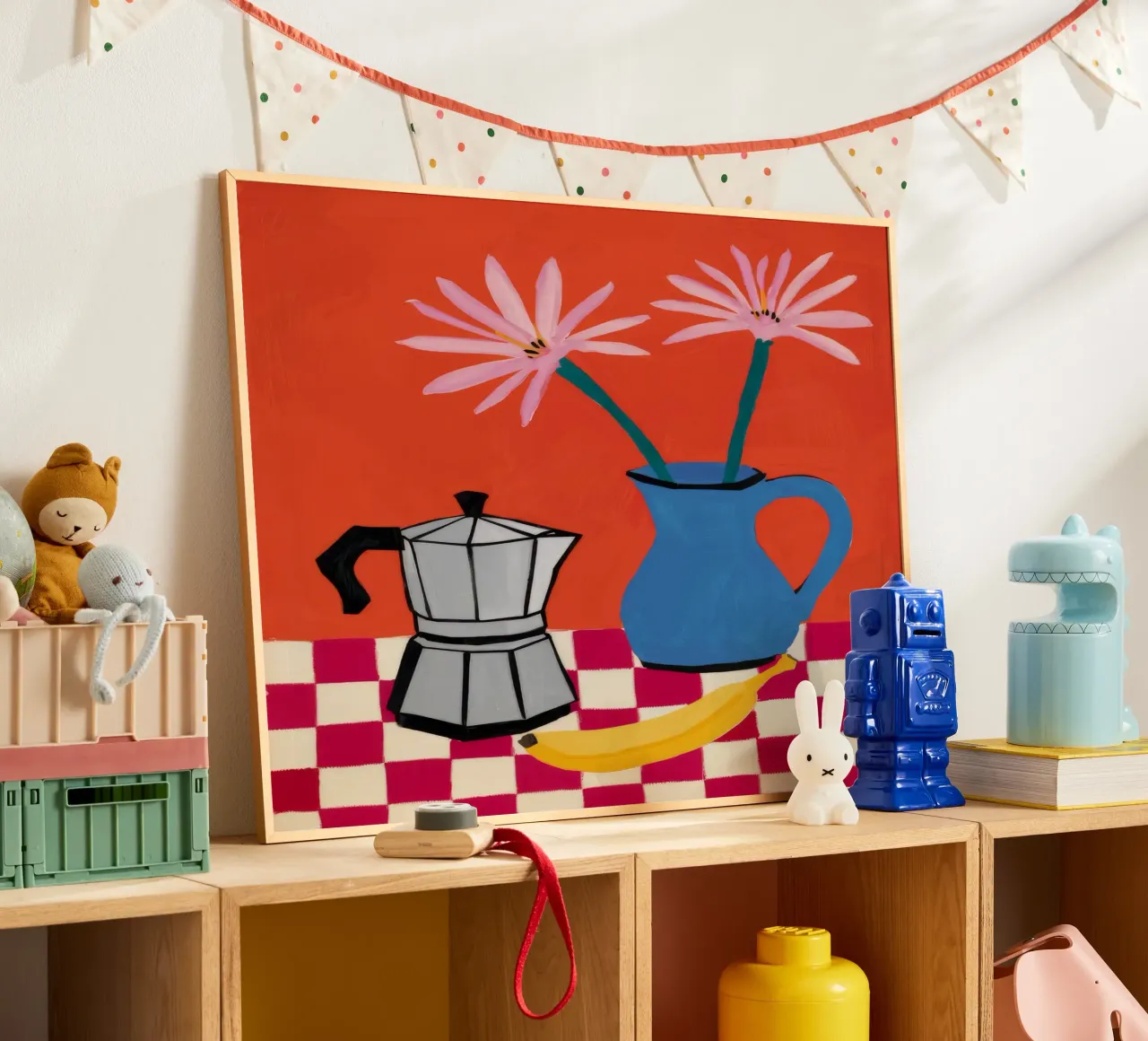 Pentola per moka con piano a scacchi poster con telaio in legno da Muse Artworks
