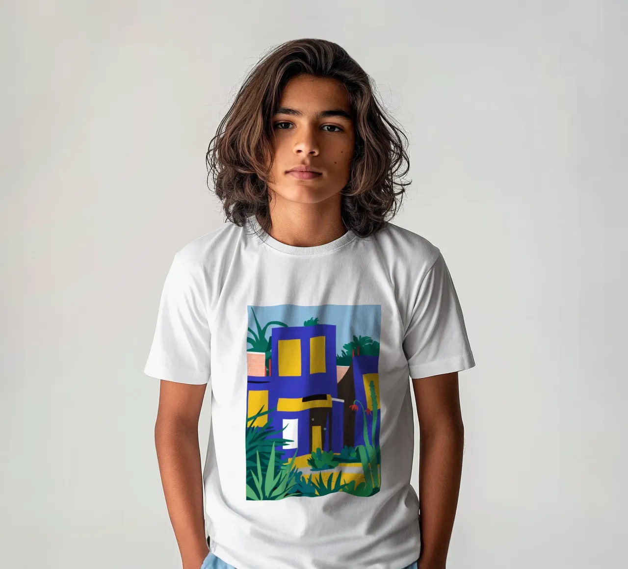 Blaues Gebäude bei Nacht Kinder T-Shirt von Pale Aura