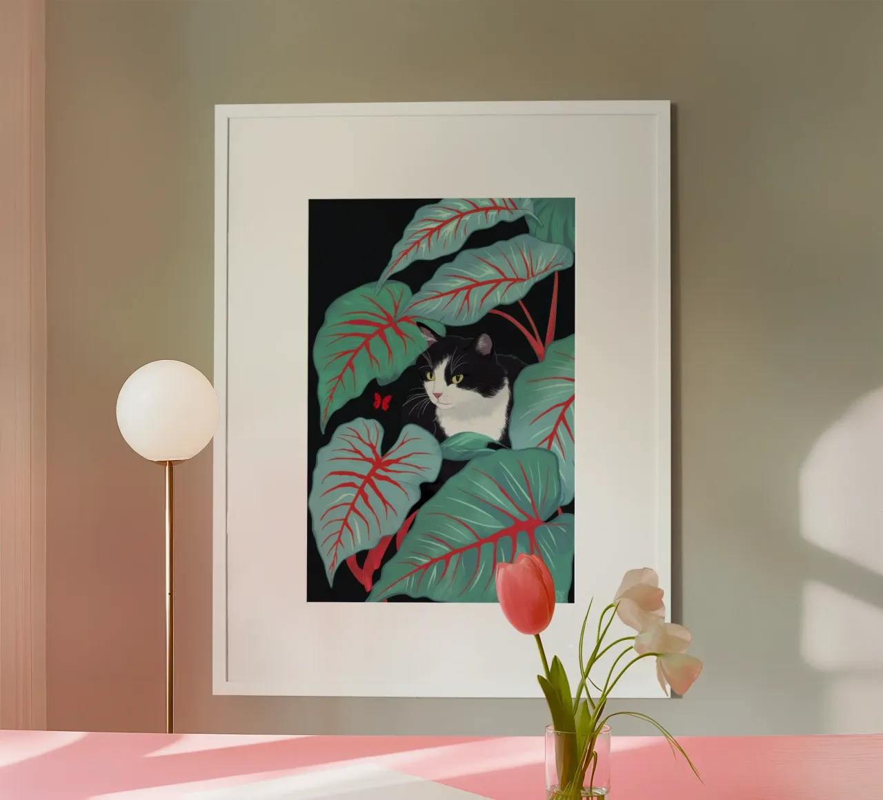 Gatto della giungla Peekaboo poster con telaio in legno da Pale Aura