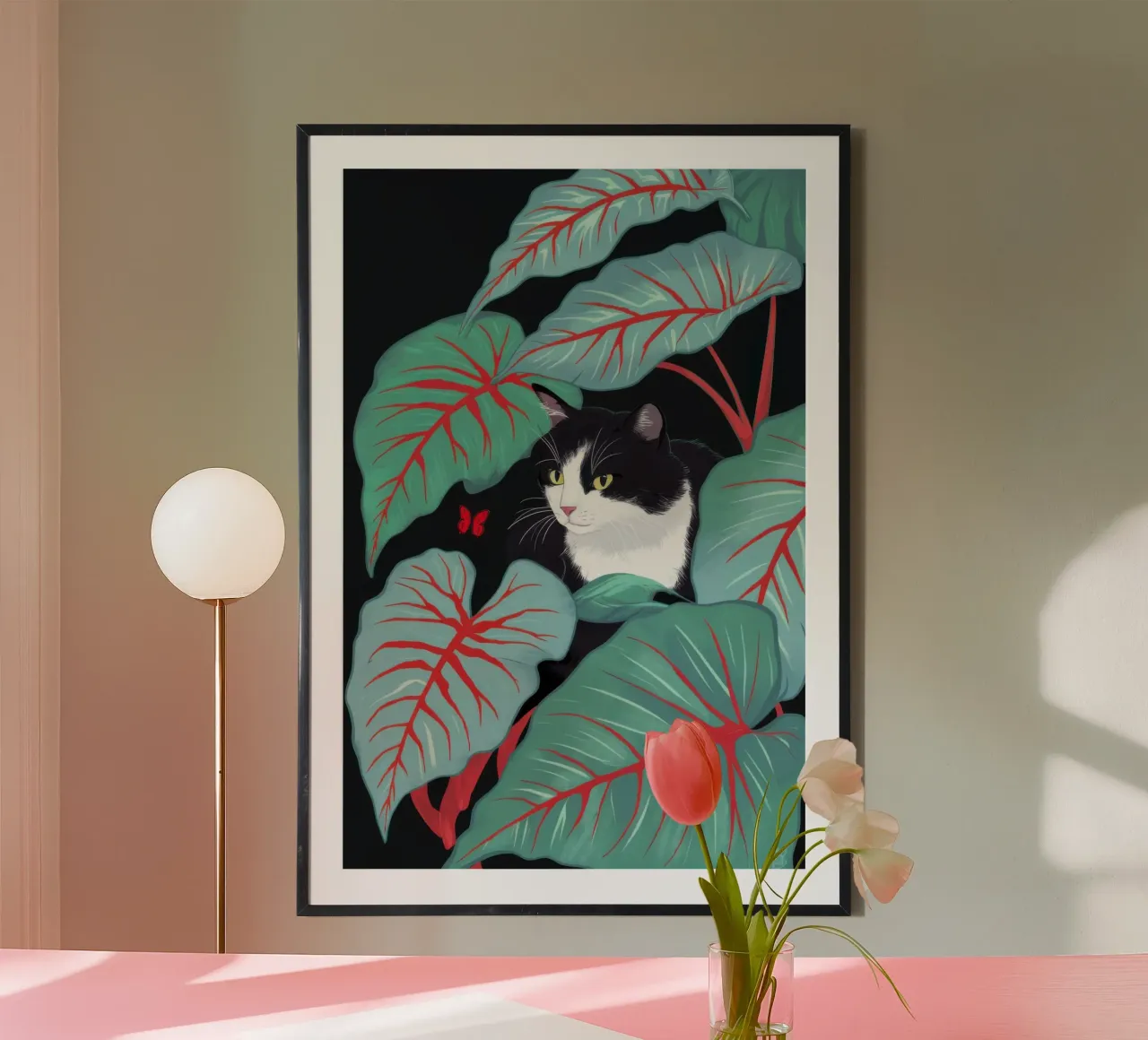 Gatto della giungla Peekaboo poster con telaio in legno da Pale Aura