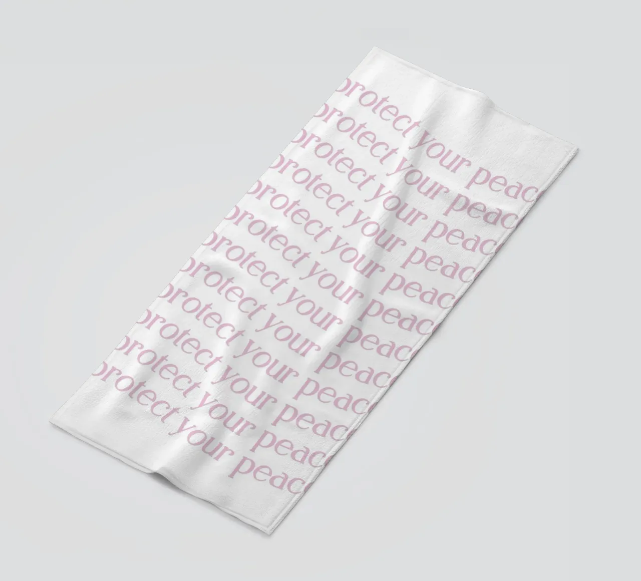 Poster estetico "Proteggi la tua pace" con testo ripetuto in rosa telo mare da homdeco
