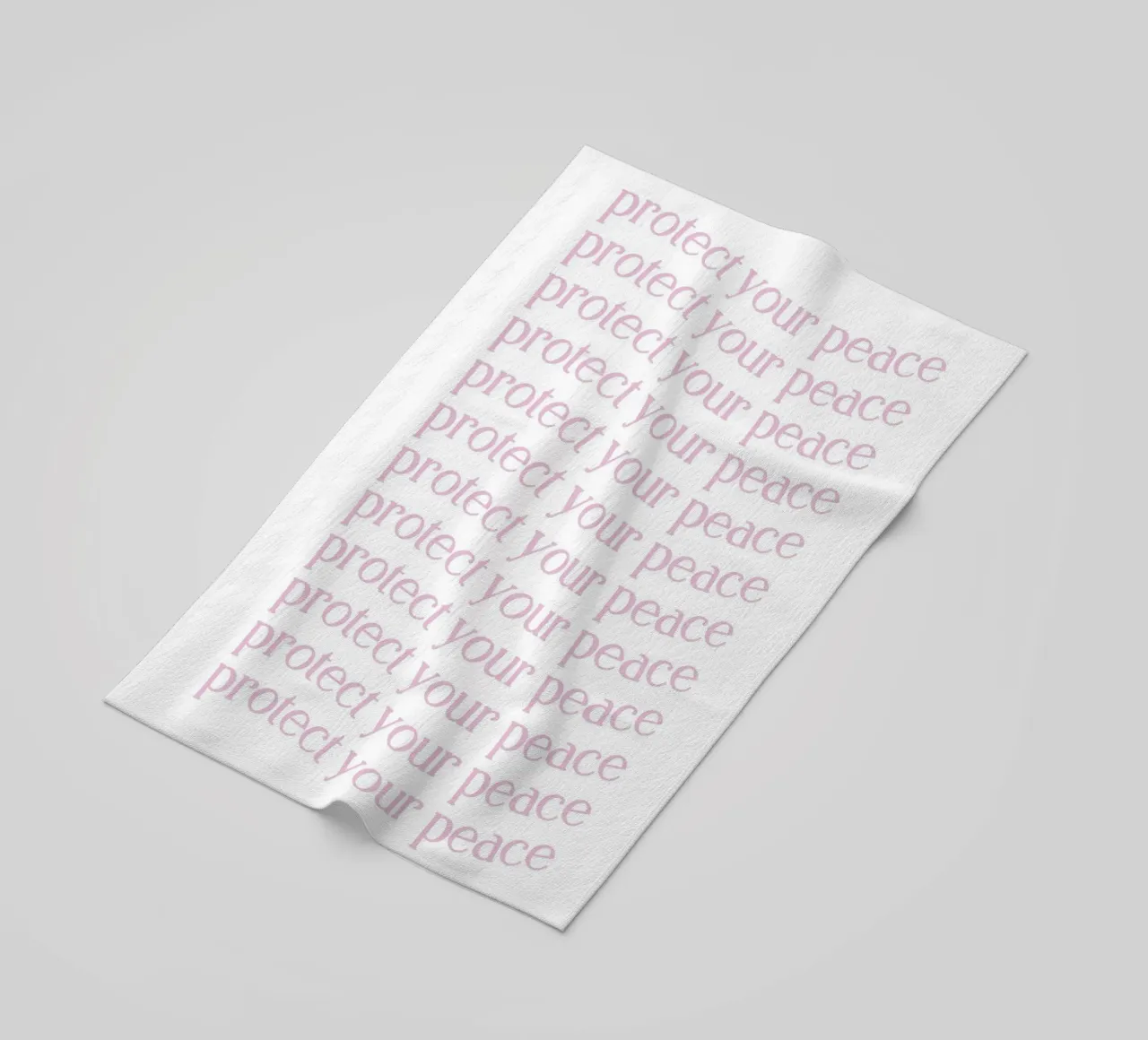 Poster estetico "Proteggi la tua pace" con testo ripetuto in rosa telo mare da homdeco