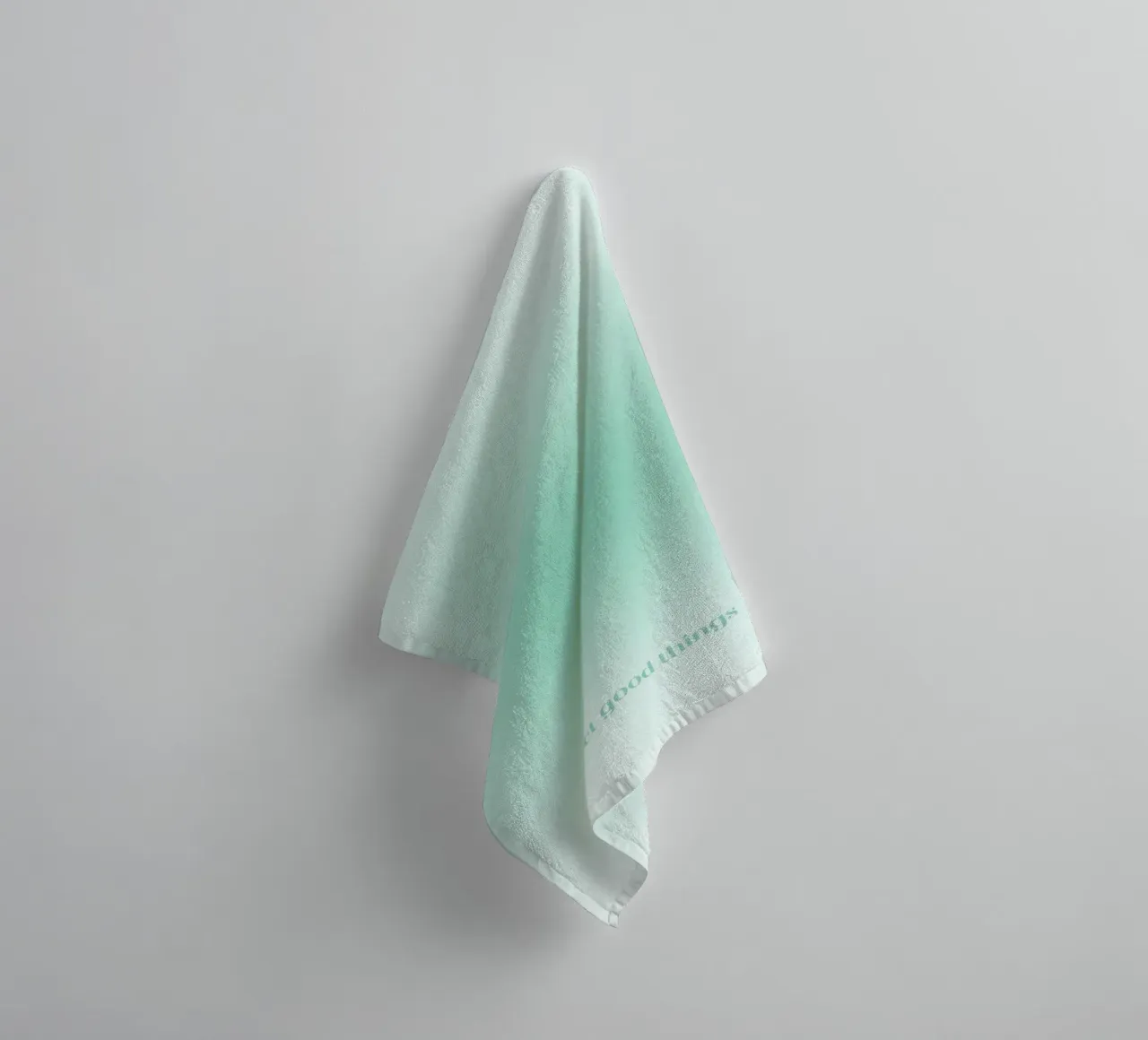 "Trek goede dingen aan" Mint Aura Gradient Abstracte Print badhanddoek van homdeco
