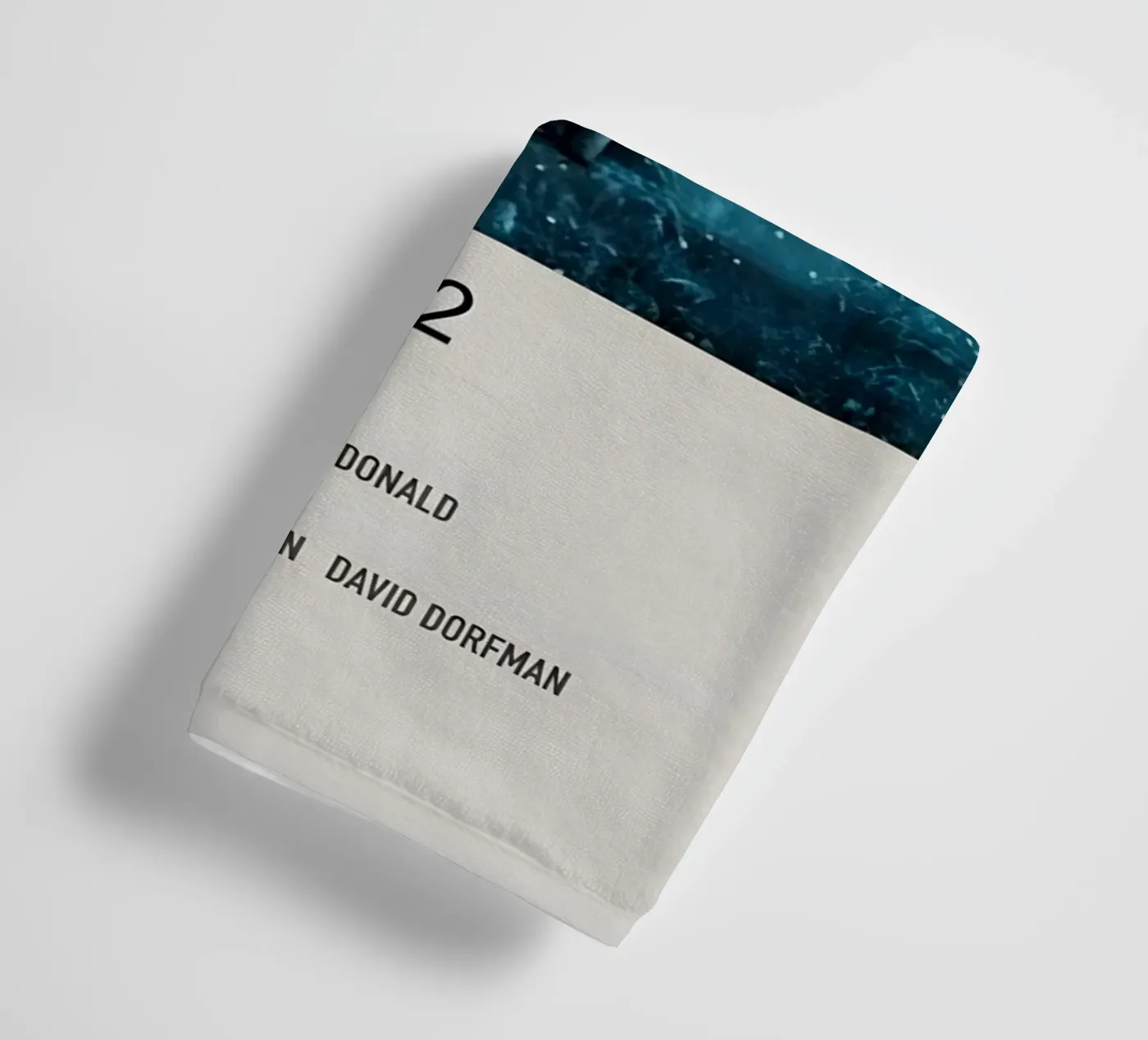 THE RING 2002 Handtuch von MVFminimalist