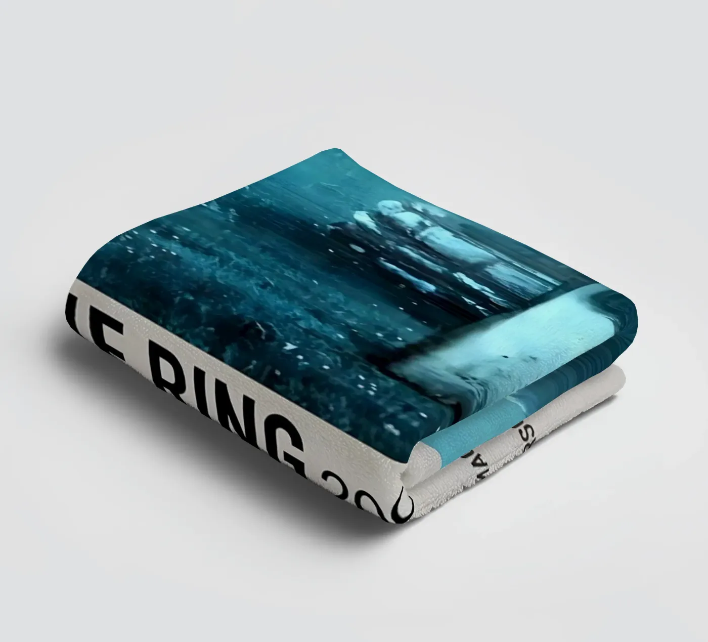 THE RING 2002 Handtuch von MVFminimalist