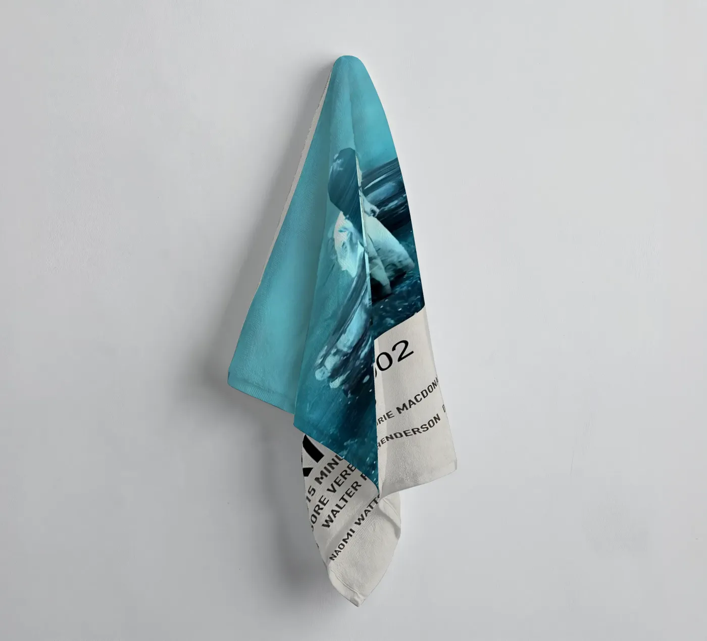 THE RING 2002 Handtuch von MVFminimalist