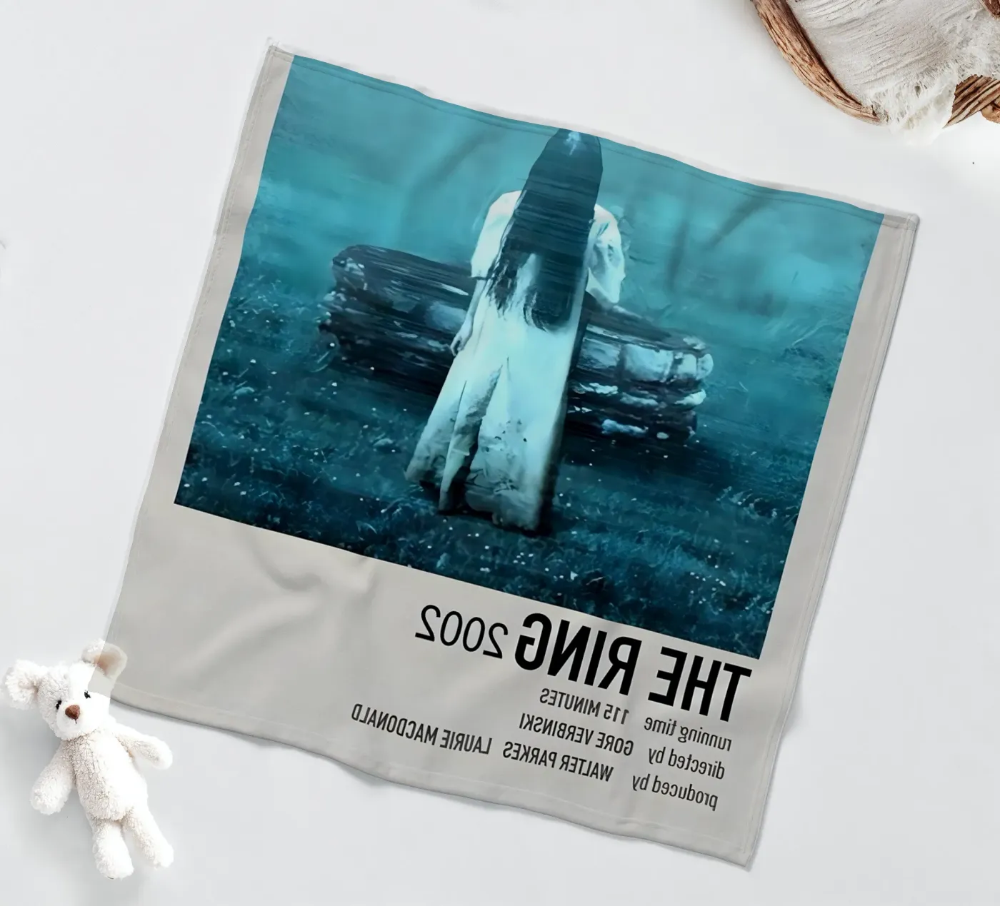 THE RING 2002 Fleecedecke von MVFminimalist