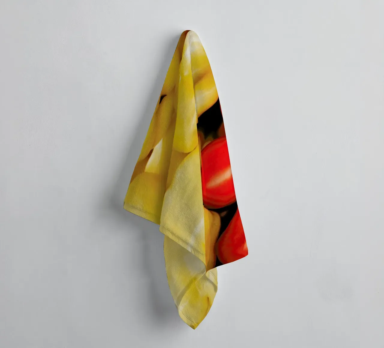 Red And Yellow asciugamano da bagno da Sebastian Hilgetag
