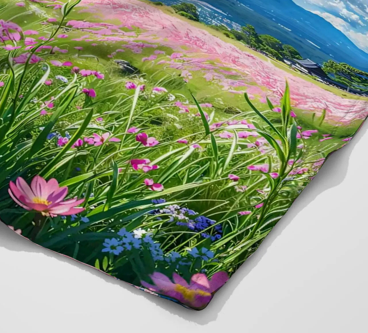 montagna dei ciliegi in fiore coperta in pile da Lesley Sturgess