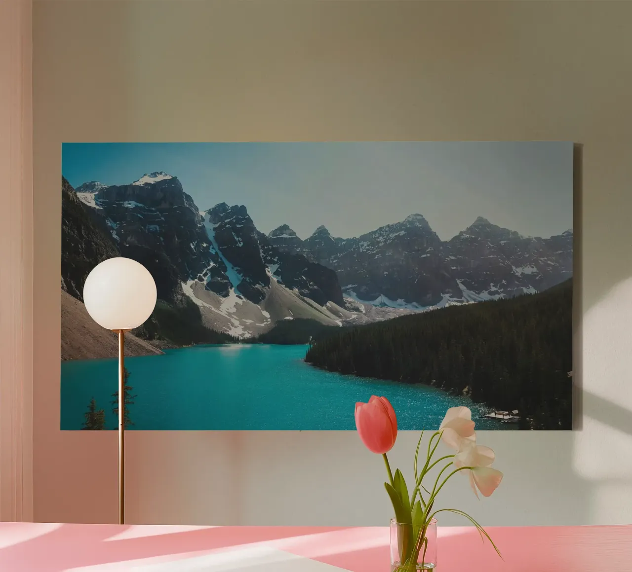 Turquoise meer en piek, Canadese Rockies canvas met Baklijst van PhotoVibe Decor