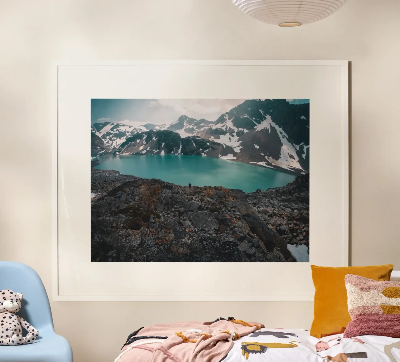 Lago e picco Turquoise, Montagne Rocciose Canadesi poster con telaio in plastica da PhotoVibe Decor