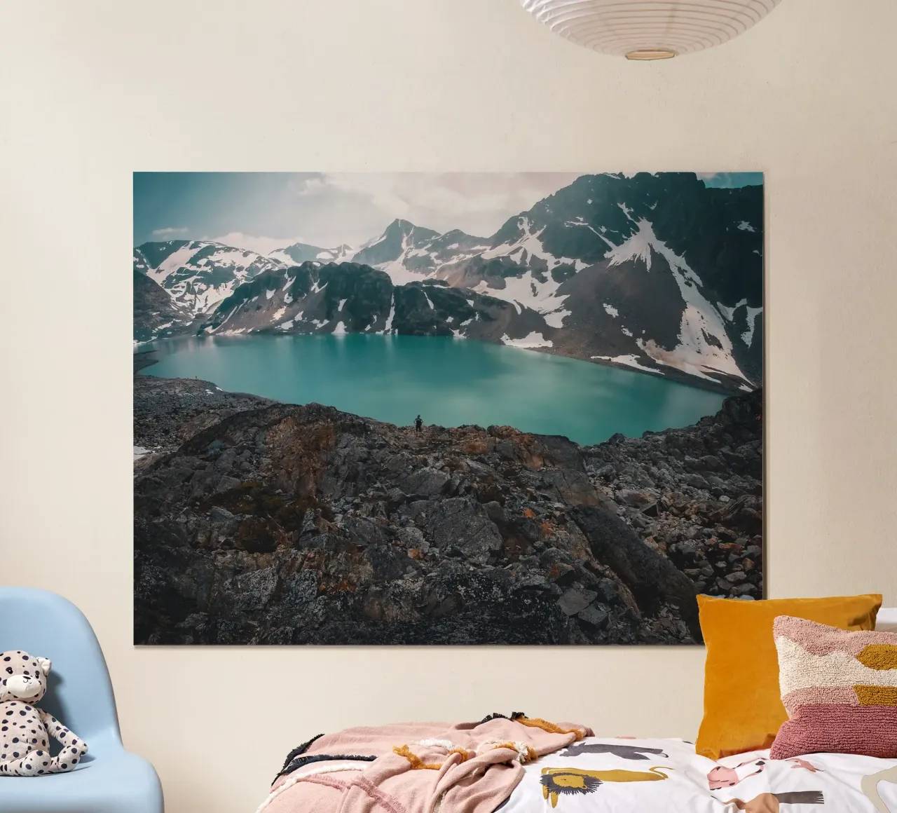 Lago e picco Turquoise, Montagne Rocciose Canadesi poster con telaio in plastica da PhotoVibe Decor