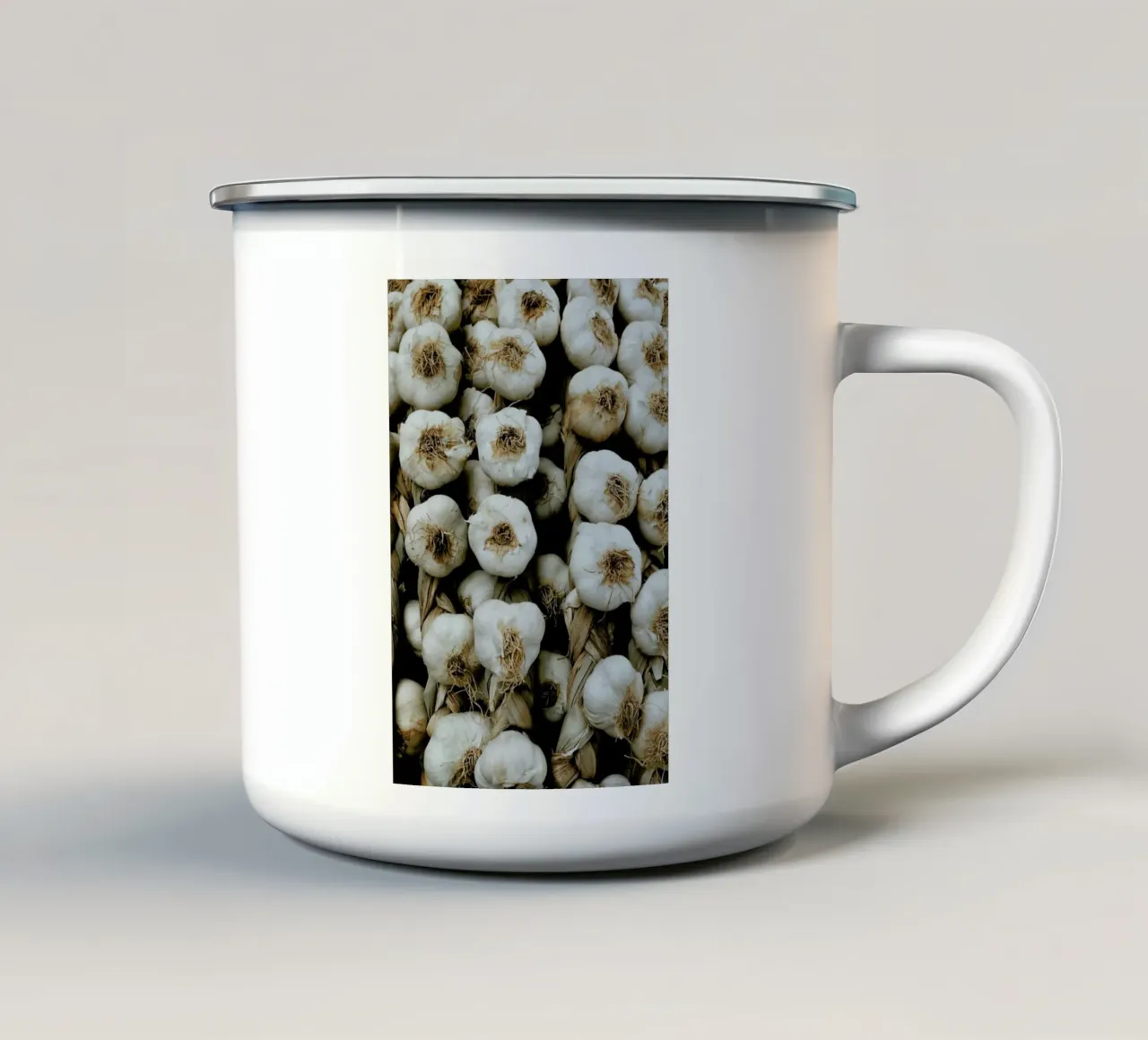 So Much Garlic tazza in smalto da Sebastian Hilgetag