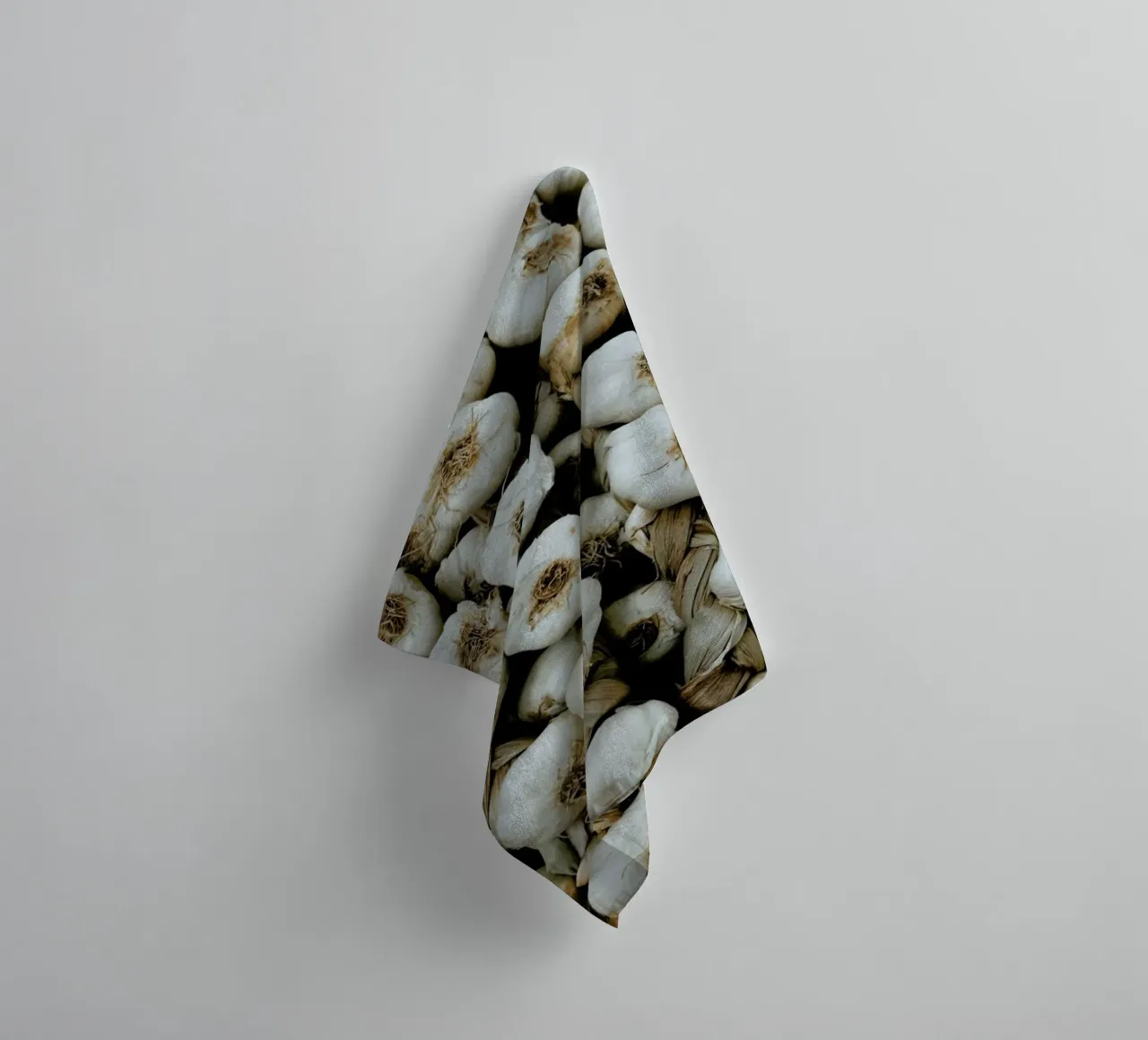 So Much Garlic towel by Sebastian Hilgetag