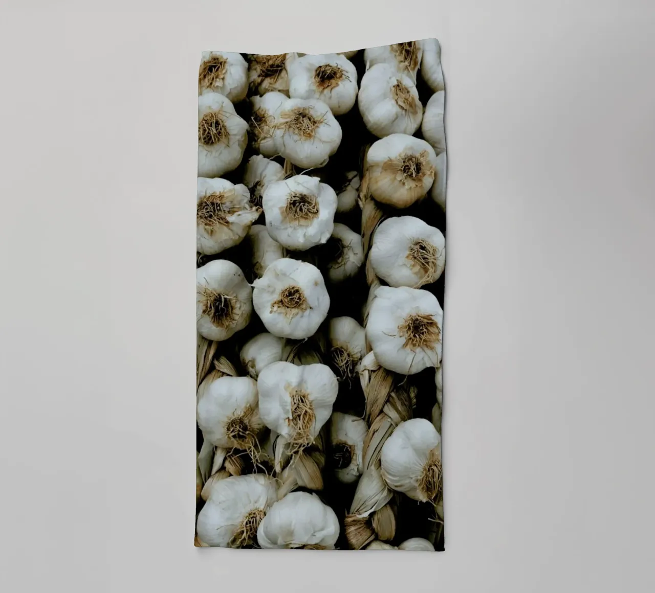 So Much Garlic towel by Sebastian Hilgetag