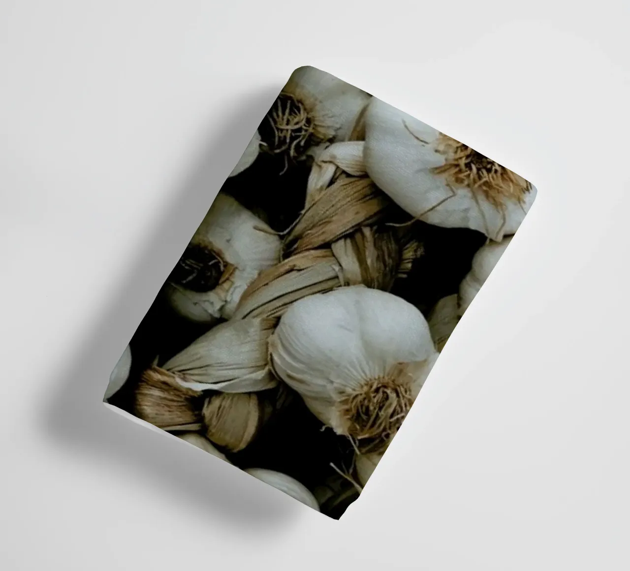 So Much Garlic towel by Sebastian Hilgetag