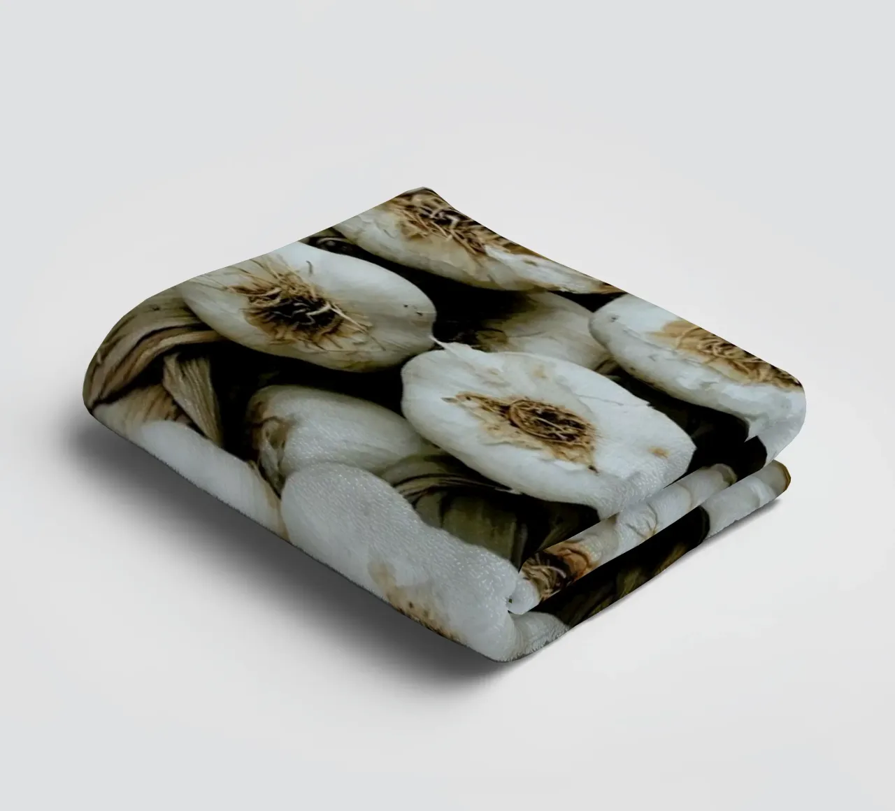 So Much Garlic towel by Sebastian Hilgetag