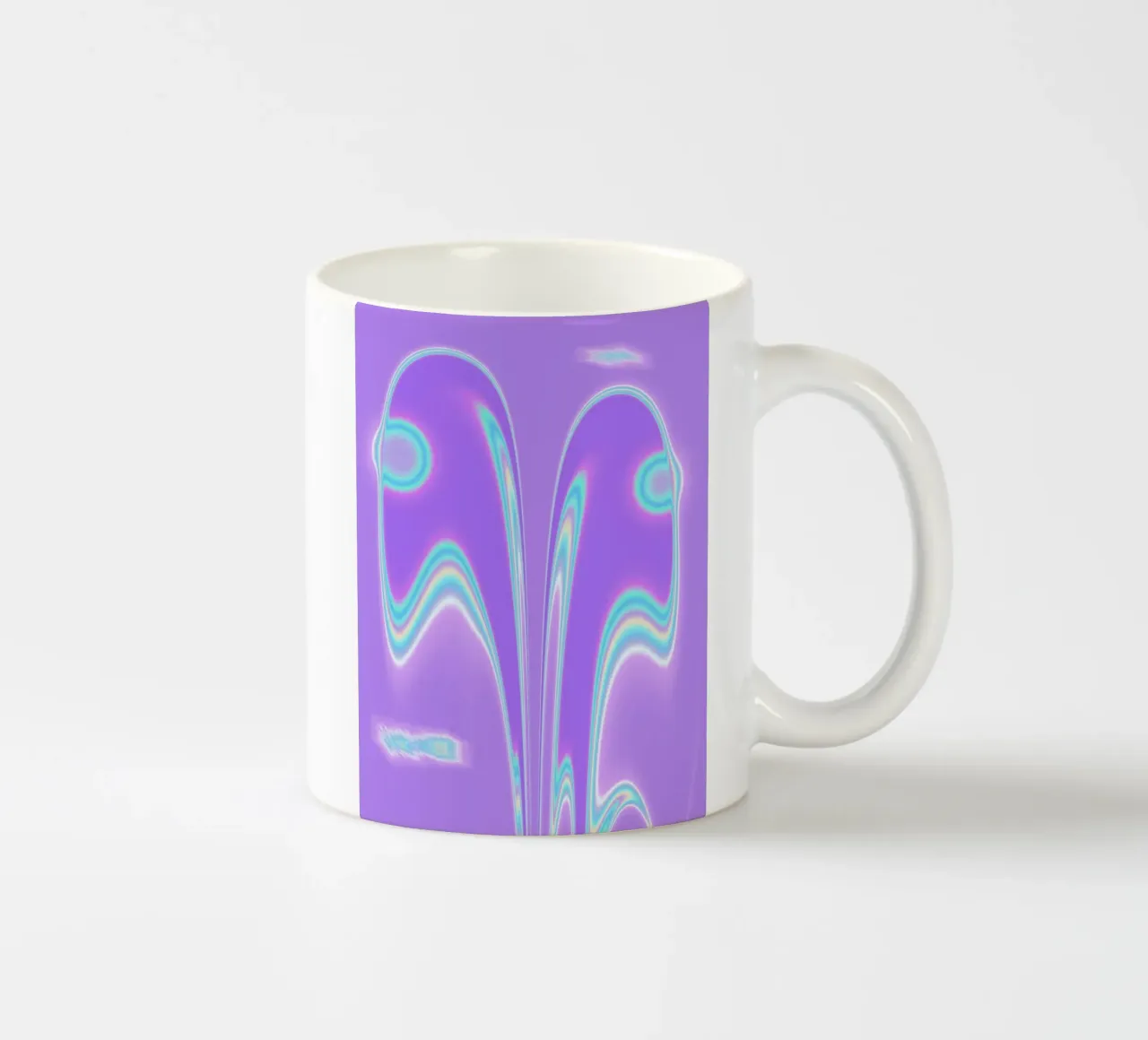 Spiegelformen in irisierendem Licht Keramik Tasse von Sarah Mauriaucourt
