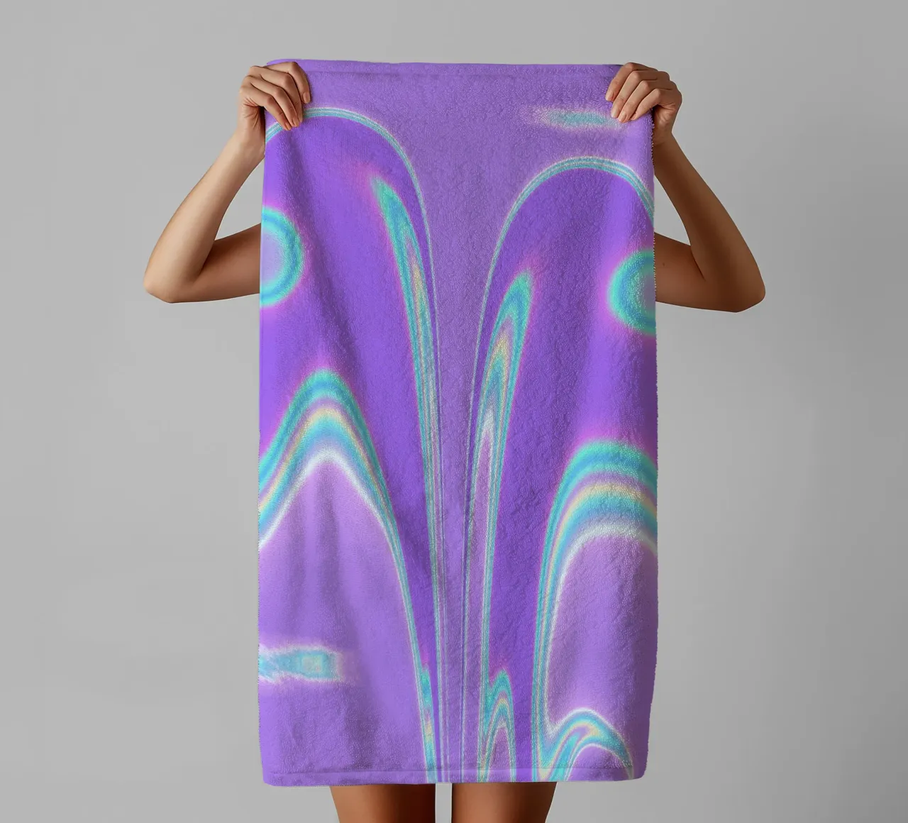 Forme a specchio in una luce iridescente asciugamano da bagno da Sarah Mauriaucourt