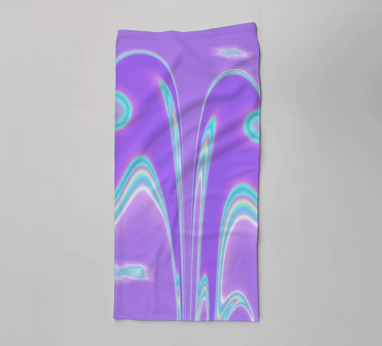 Forme a specchio in una luce iridescente asciugamano da bagno da Sarah Mauriaucourt