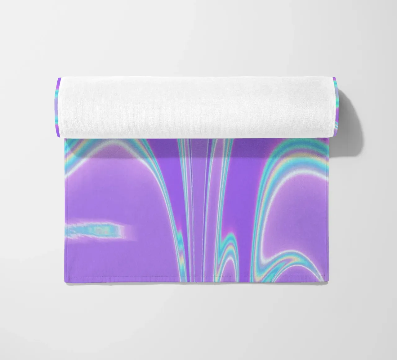 Forme a specchio in una luce iridescente telo mare da Sarah Mauriaucourt