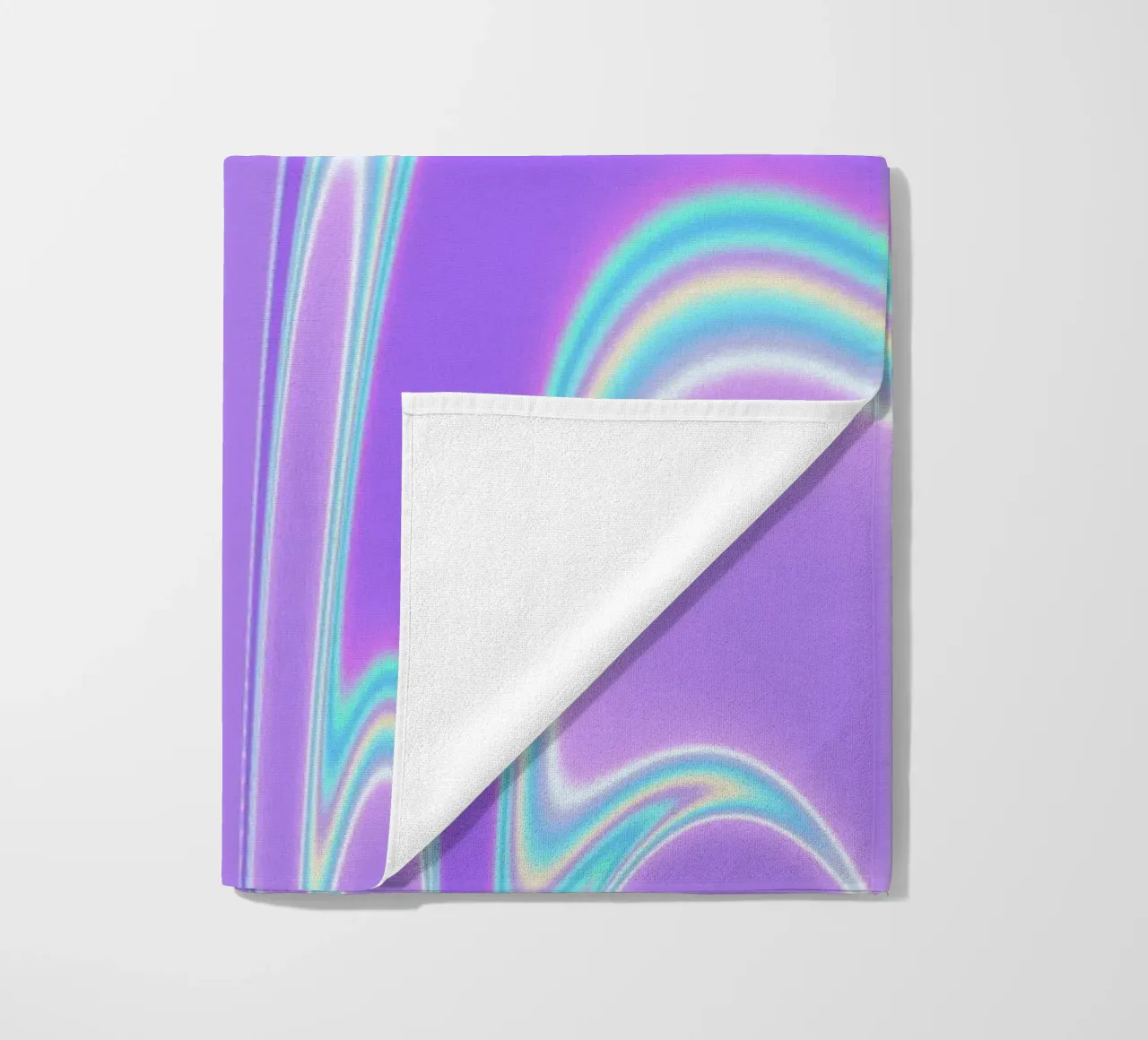 Forme a specchio in una luce iridescente telo mare da Sarah Mauriaucourt