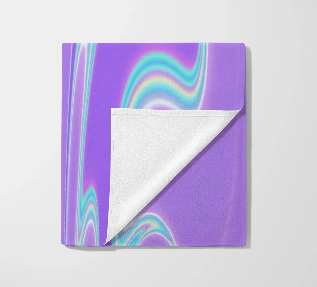 Forme a specchio in una luce iridescente telo mare da Sarah Mauriaucourt