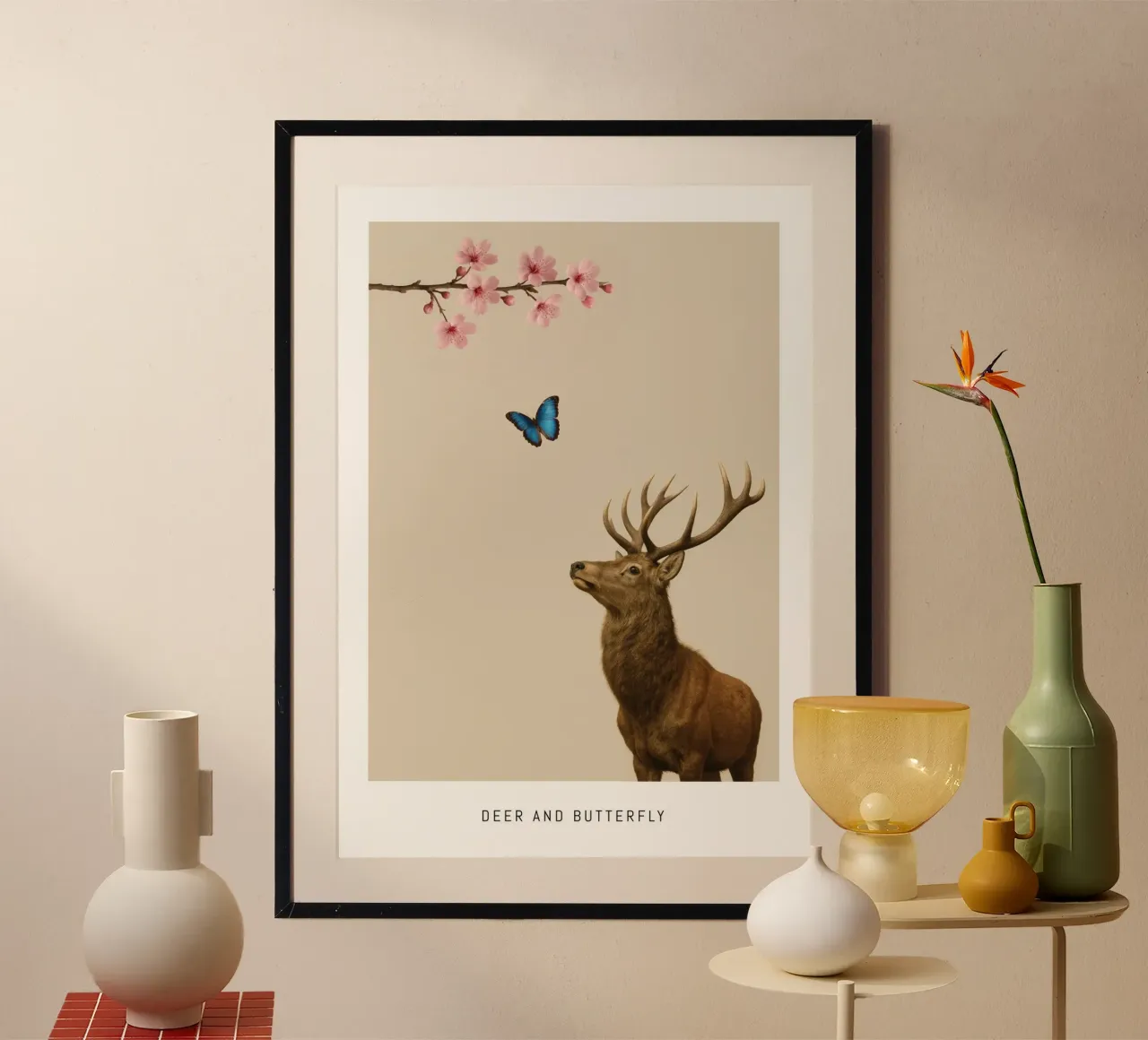 Cerf et papillon - Moment de calme poster avec cadre en aluminium de Artezza