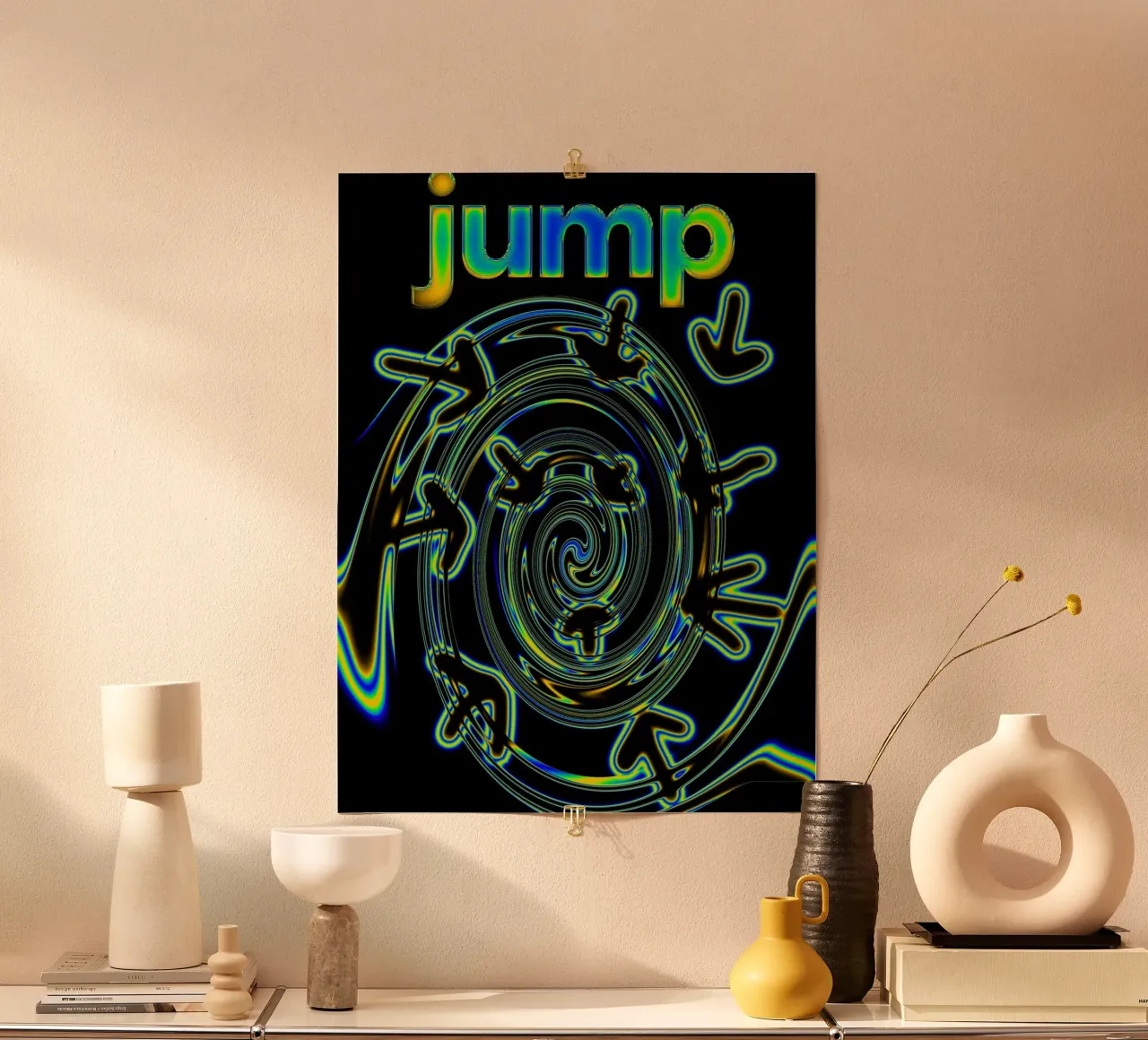 Spirale nera attraversata da sagome con frecce poster con telaio in legno da Sarah Mauriaucourt