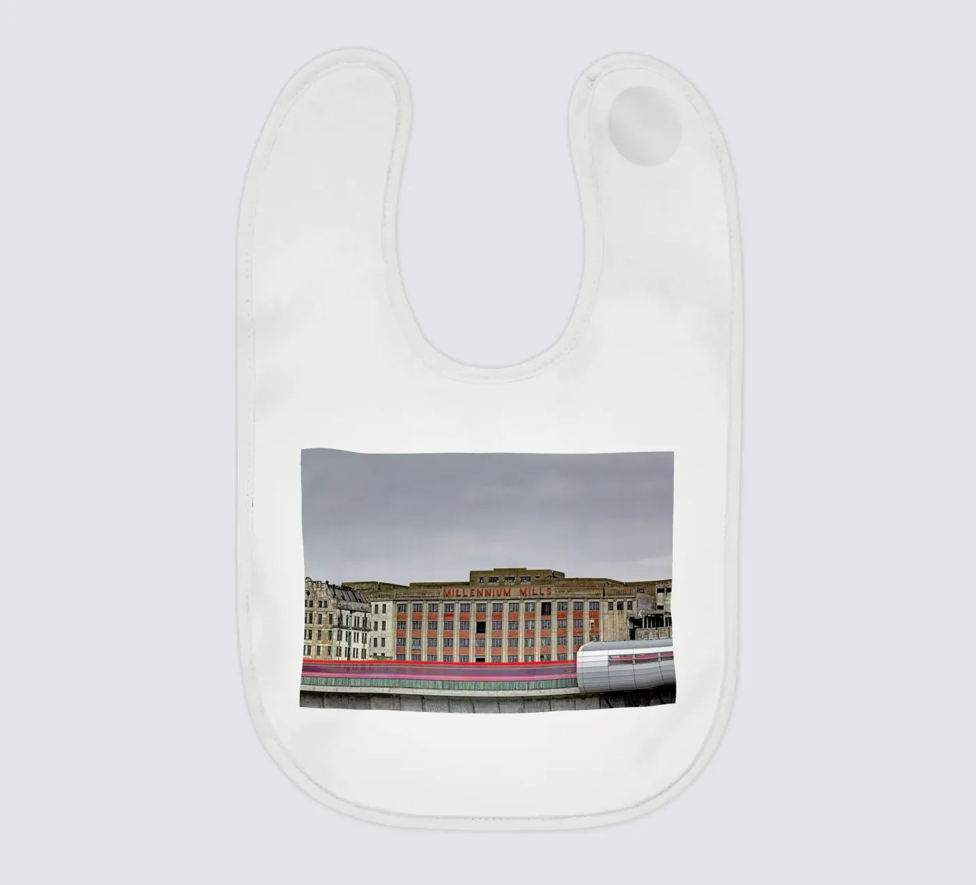 Millenium Mills Babylätzchen von Michael Belhadi