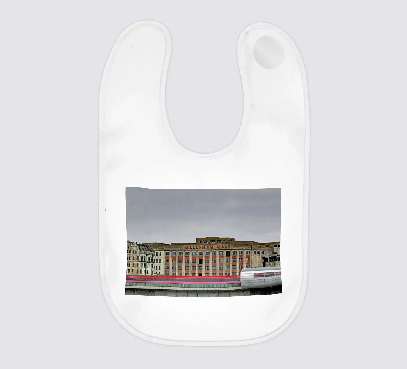 Millenium Mills Babylätzchen von Michael Belhadi