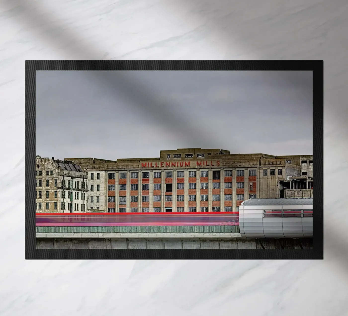 Millenium Mills paillasson de Michael Belhadi