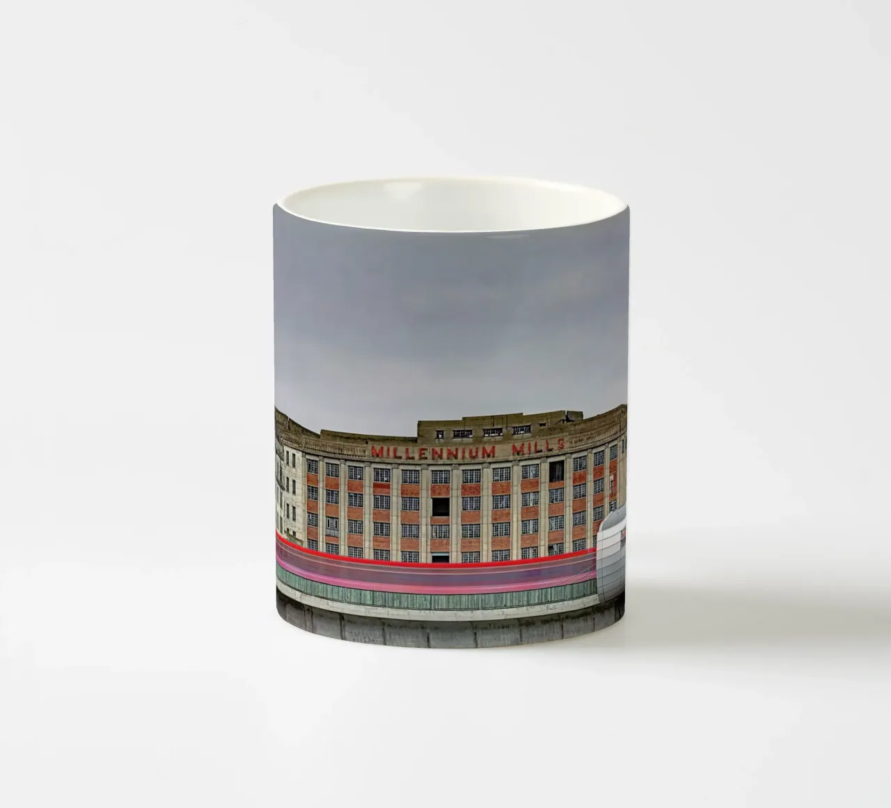 Millenium Mills tazza in ceramica da Michael Belhadi