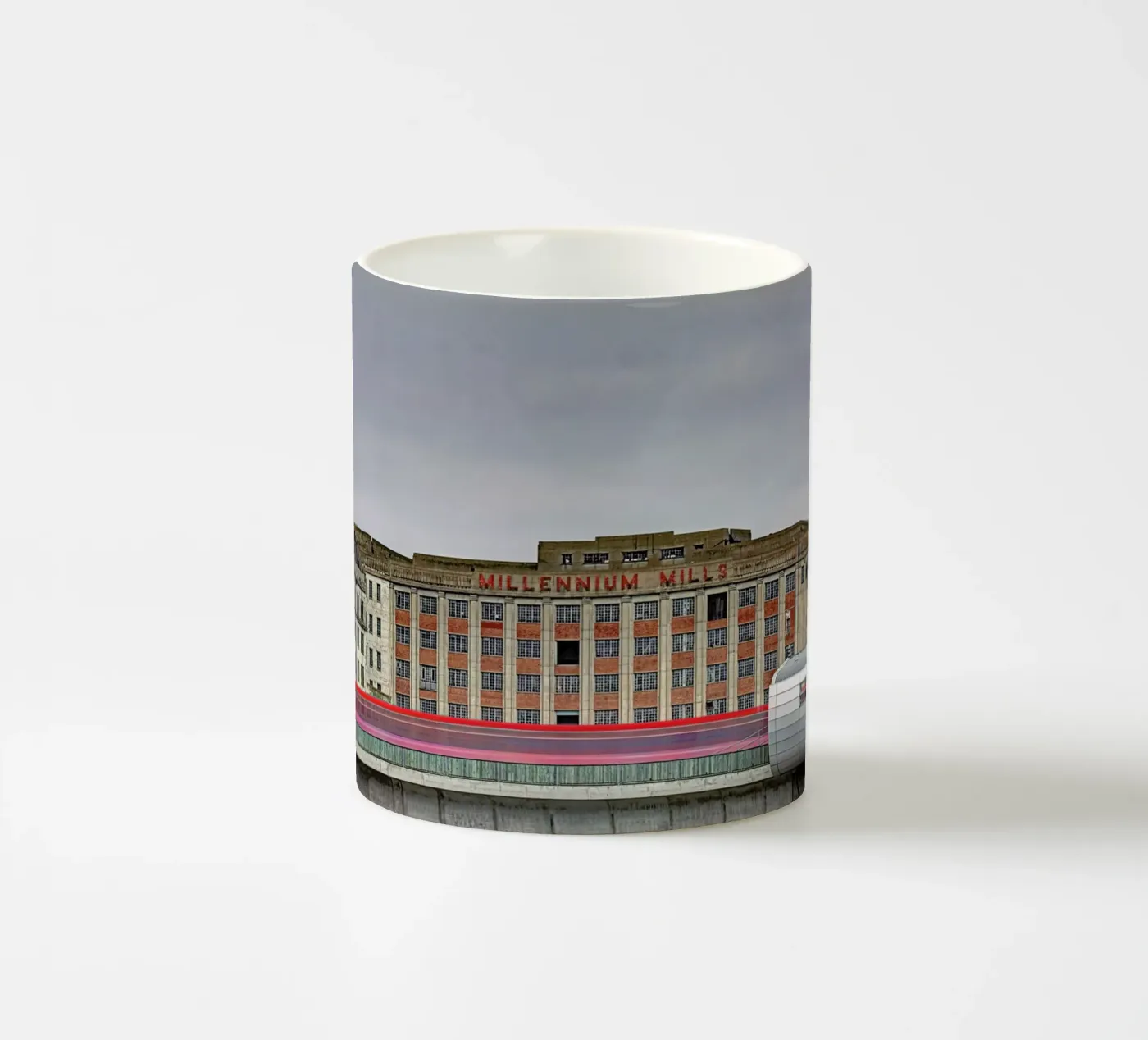 Millenium Mills tazza in ceramica da Michael Belhadi