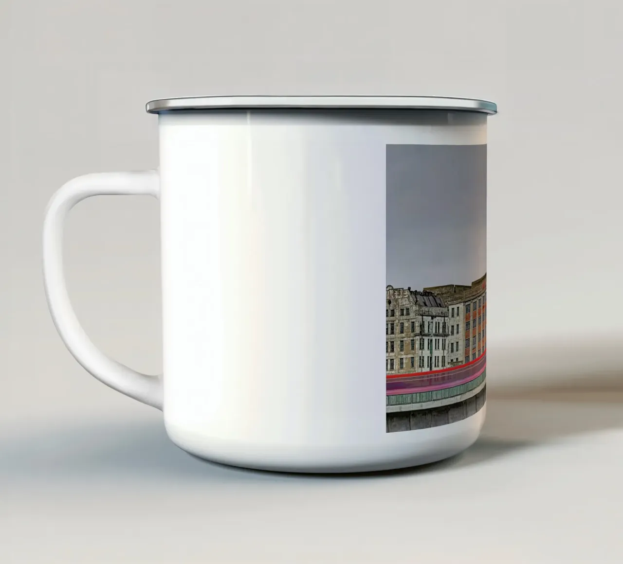 Millenium Mills tazza in smalto da Michael Belhadi