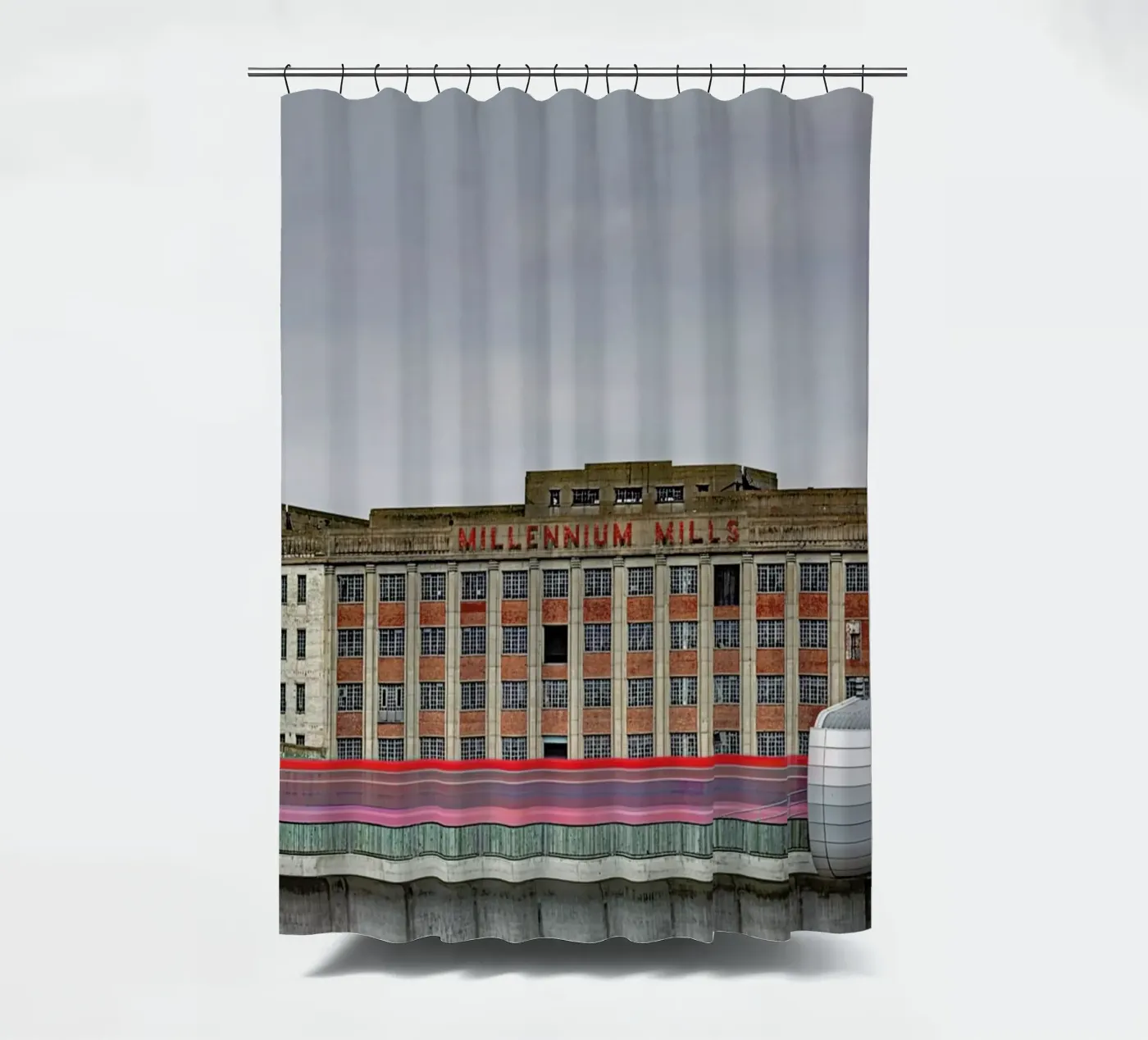 Millenium Mills Duschvorhang von Michael Belhadi