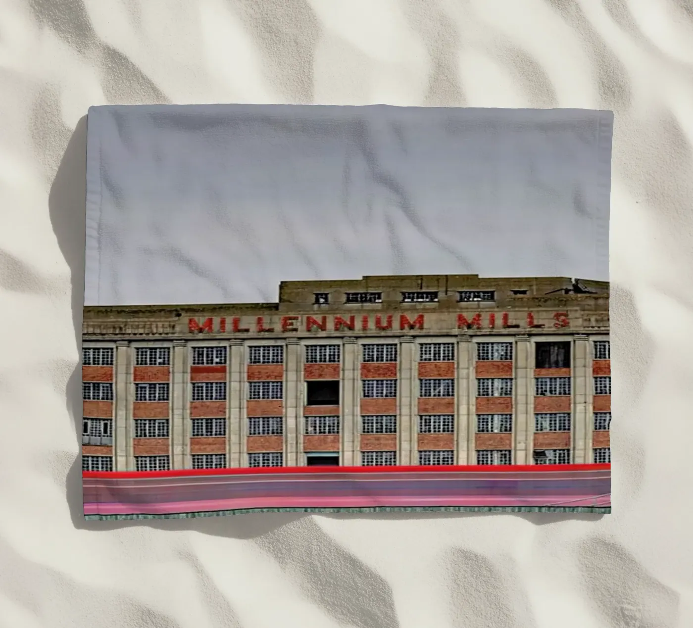 Millenium Mills serviette de plage de Michael Belhadi