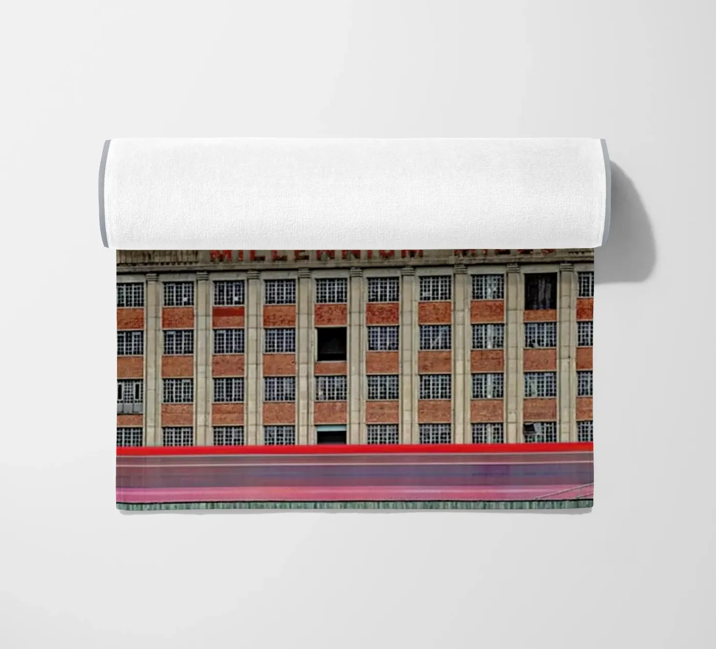 Millenium Mills serviette de plage de Michael Belhadi