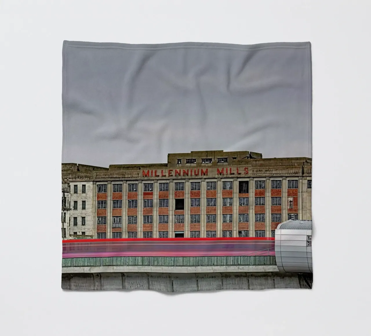 Millenium Mills Fleecedecke von Michael Belhadi