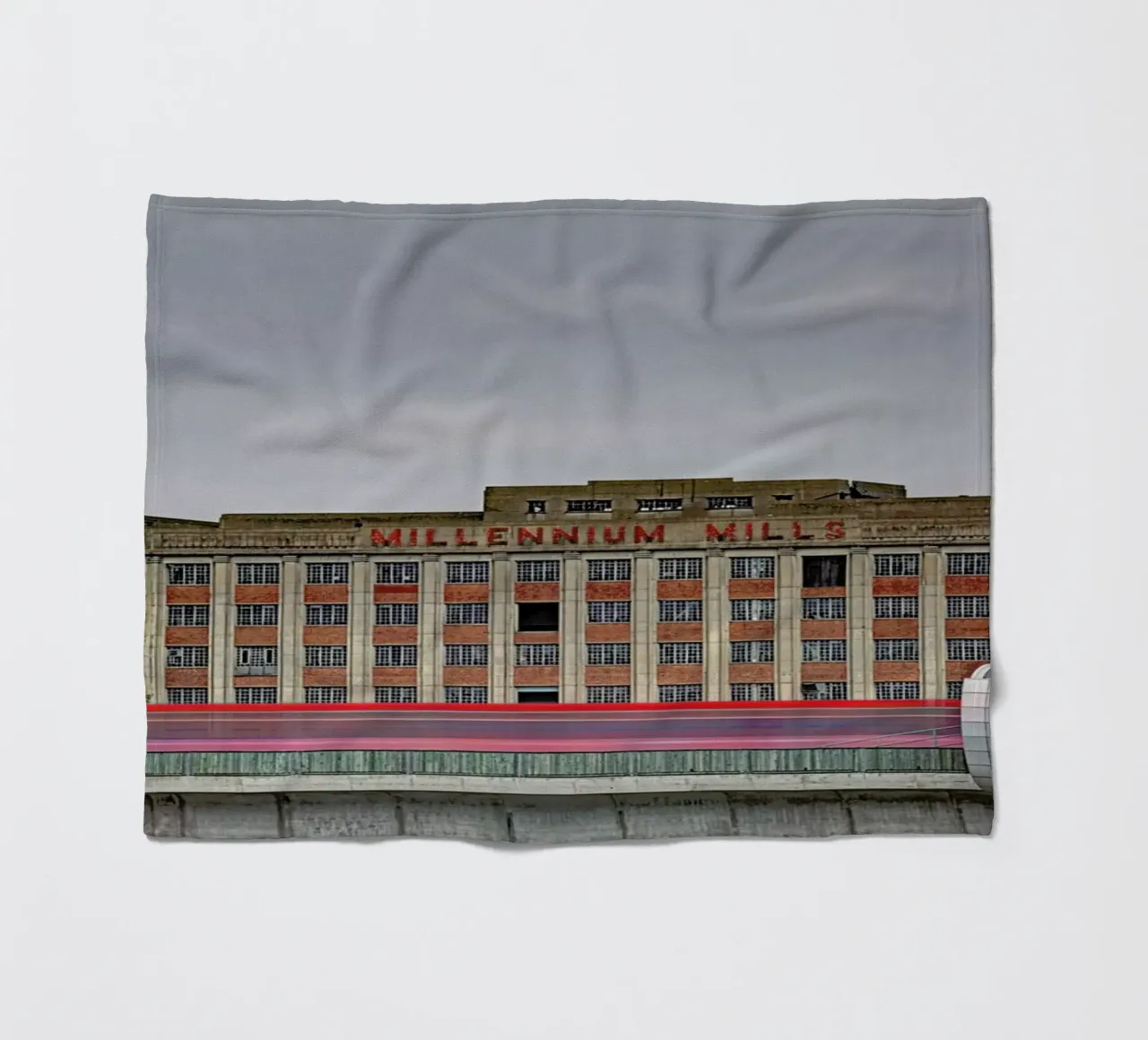 Millenium Mills Fleecedecke von Michael Belhadi