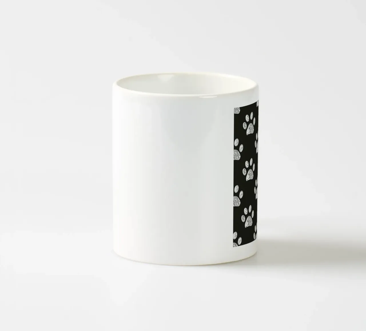 Impronte di zampe bianche motivo di sfondo nero tazza in ceramica da gulsengunel