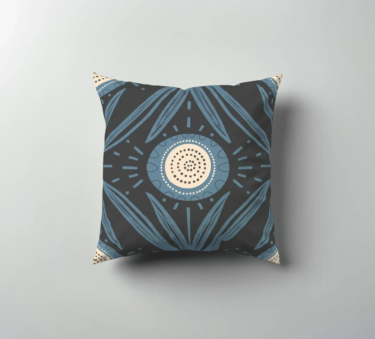 Folk Bloom Radiance - Blu polvere su carbone cuscino da susanacosta